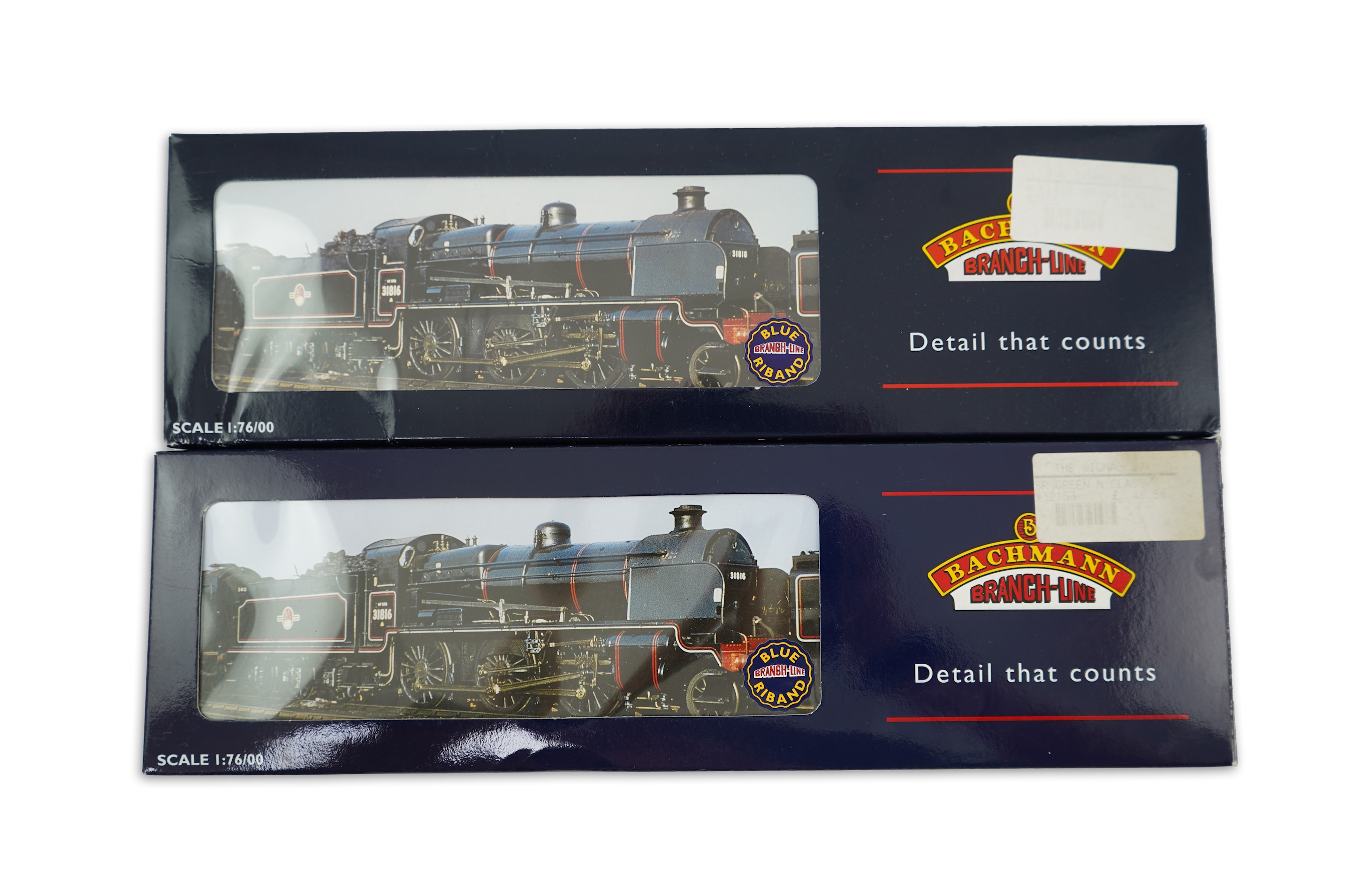 Two boxed Bachmann Branchline 00 gauge railway Southern Railway N Class tender locomotives; 1824 (32-153), together with 1864 (32-155)